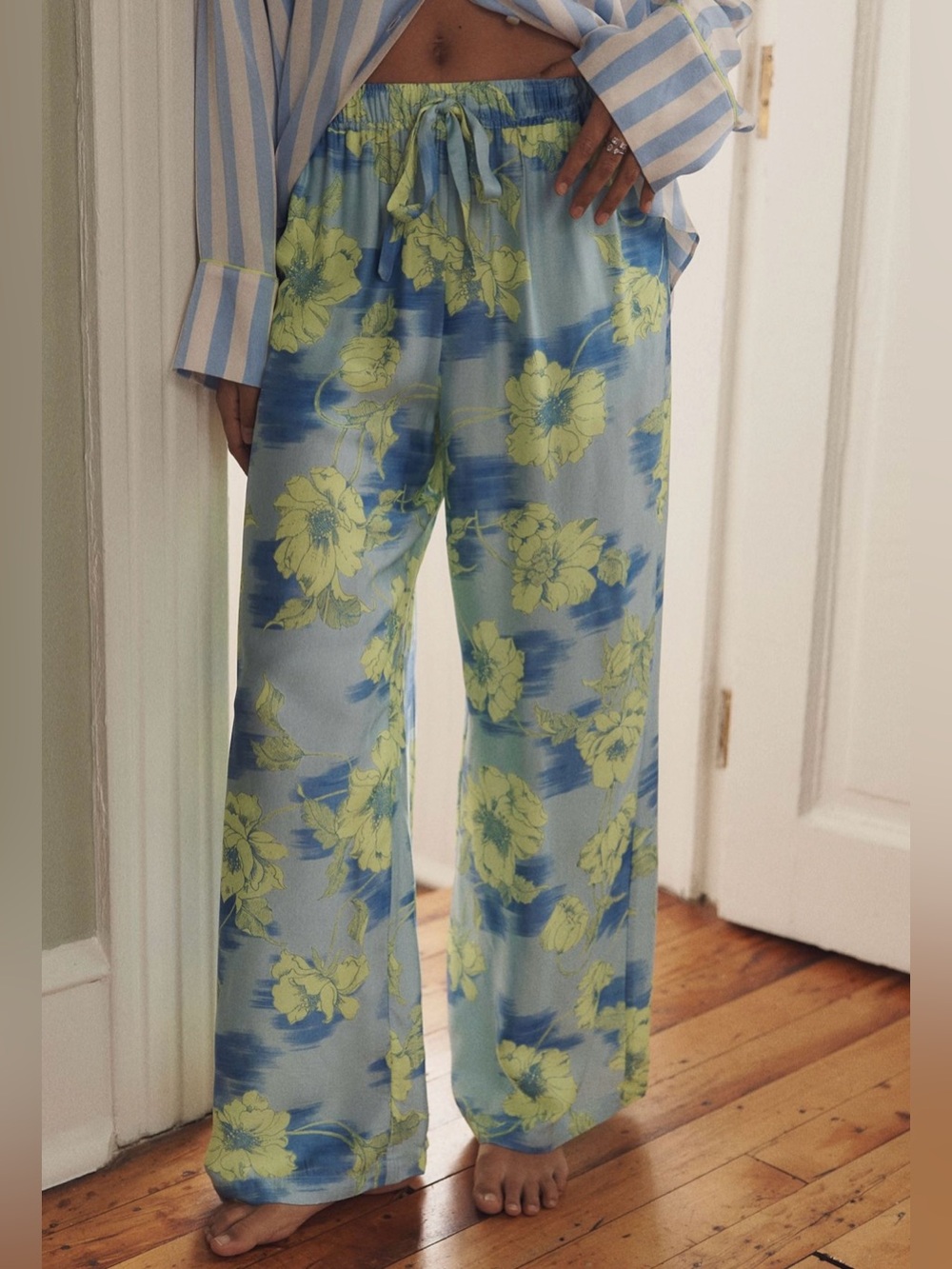 Lyrebird Silky Pajama Pants Size Medium